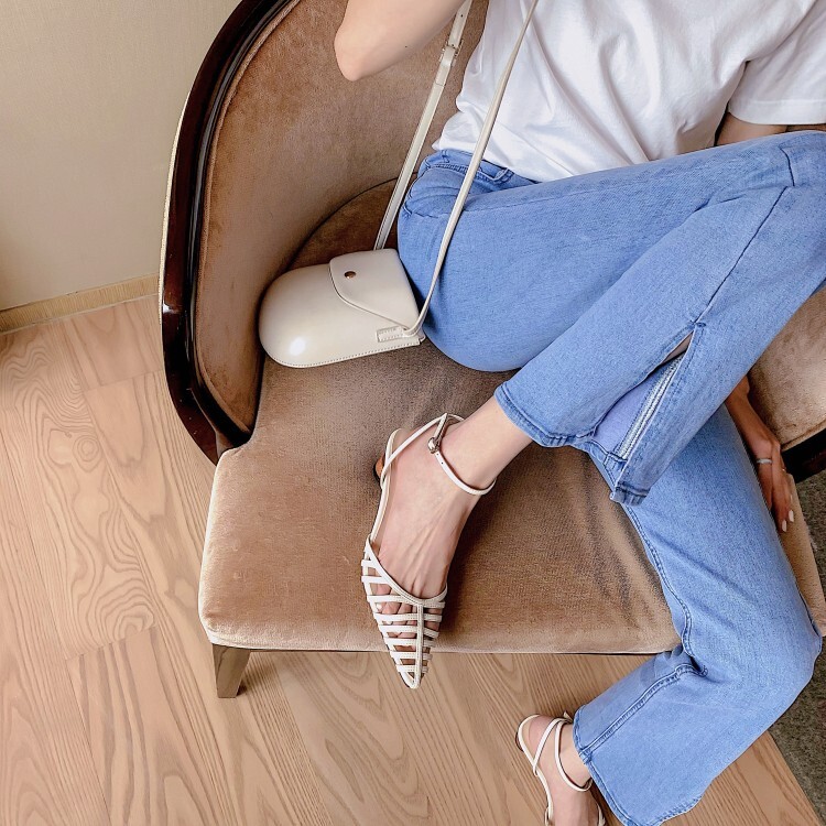 French Retro Pointed Hollow Chunky Heeled Closed-Toe Fashion Sandals - Niche High-End Style for Chic Looks