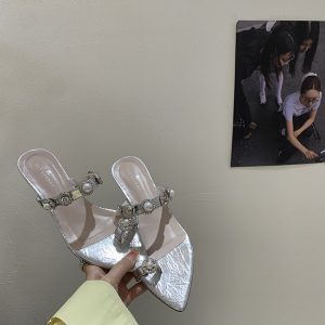 French Romantic Little Chanel Style Rhinestone and Pearl Roman Toe-Post Flat Sandals for Summer 2025 Women's Footwear