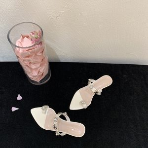 French Romantic Little Chanel Style Rhinestone and Pearl Roman Toe-Post Flat Sandals for Summer 2025 Women's Footwear