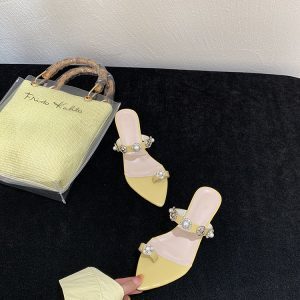 French Romantic Little Chanel Style Rhinestone and Pearl Roman Toe-Post Flat Sandals for Summer 2025 Women's Footwear