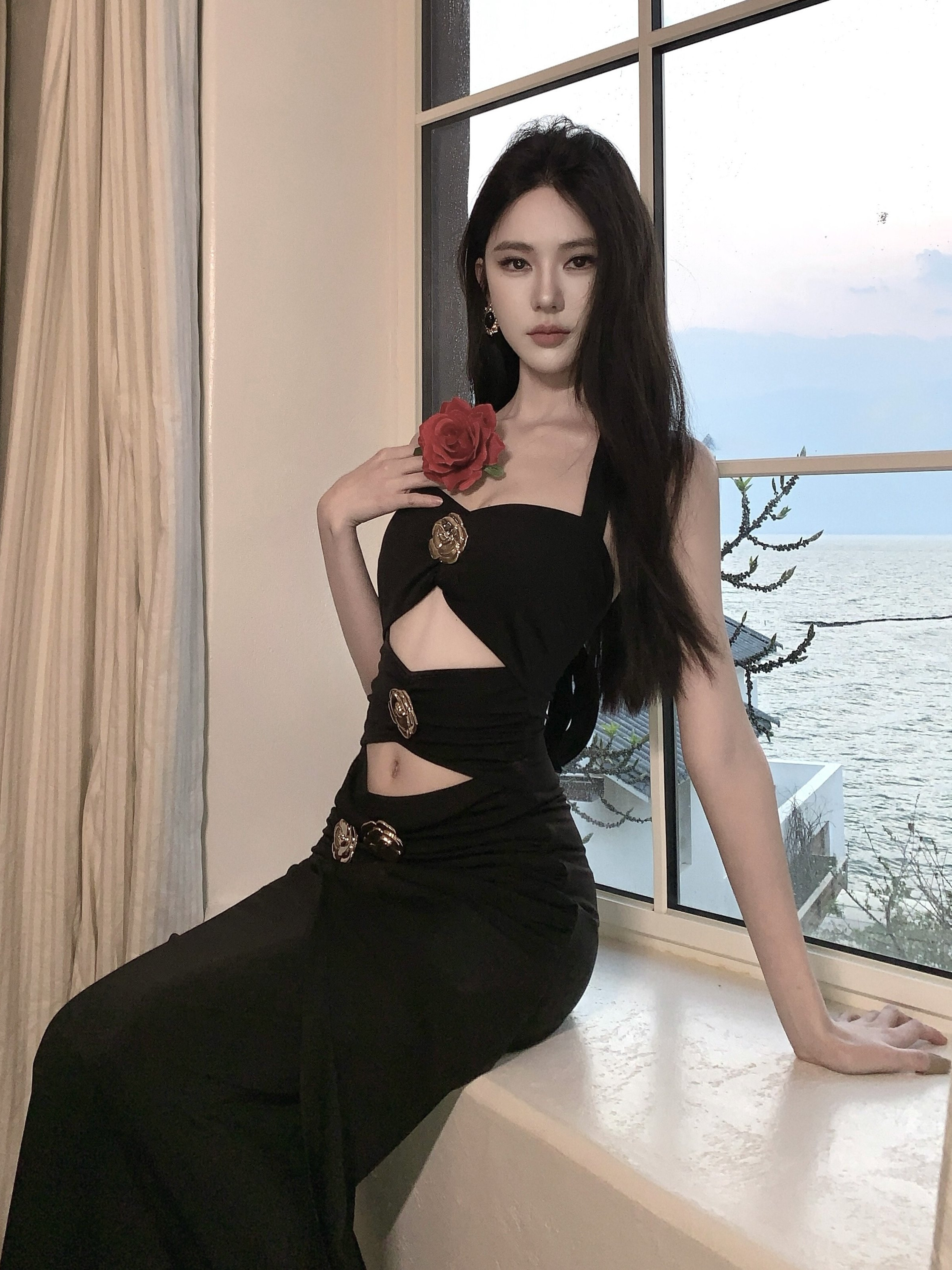 French-Style Backless Hollow-Out Halter Dress - Black Evening Gown for Light Luxury Parties & Nightclubs
