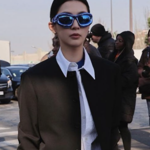 Futuristic Oversized Sunglasses with Unique Shape for Women – Stylish High-End Sun Protection for Street Photography and Trendy Looks
