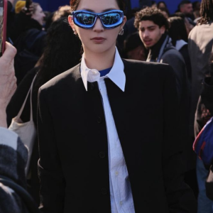 Futuristic Oversized Sunglasses with Unique Shape for Women – Stylish High-End Sun Protection for Street Photography and Trendy Looks