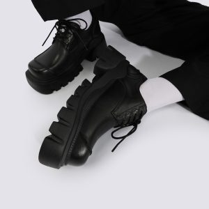 Gender-Neutral Thick-Soled Black Leather Shoes for Women - Retro British Style Spring/Summer 2025