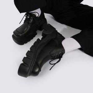 Gender-Neutral Thick-Soled Black Leather Shoes for Women - Retro British Style Spring/Summer 2025
