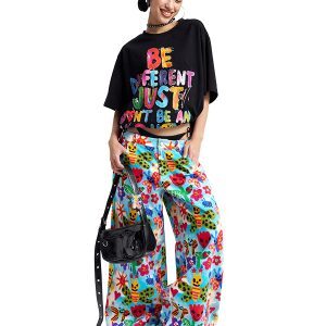 Graffiti Black/White Letter Printed Loose T-Shirt - Casual Streetwear 90s Inspired Urban Style Top