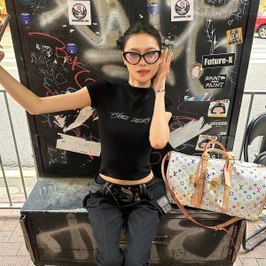 Hot Girl Black Vintage Flared Cargo Jeans - Slim Fit, Washed Design, Stylish 90s Inspired Long Pants for Trendy Looks