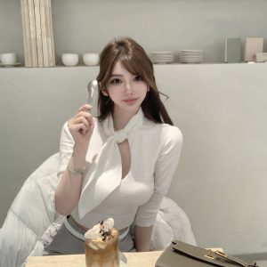 Japanese-Style Classic Hollow-Out Bow Short-Sleeve Knitted Top for Women - Y2K Fashion, Trendy Summer Style