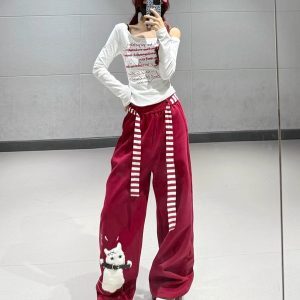 Jazz Dance Outfit for Girls: White Letter Short Top with Burgundy Cartoon Straight-Leg Sweatpants, Trendy Streetwear Look