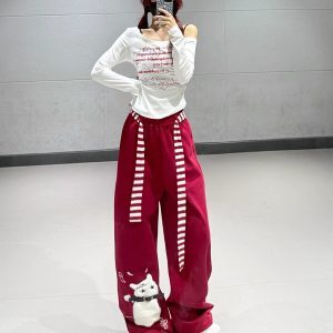 Jazz Dance Outfit for Girls: White Letter Short Top with Burgundy Cartoon Straight-Leg Sweatpants, Trendy Streetwear Look