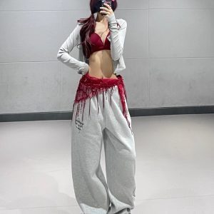 K-pop Dance Outfit for Women: Short Cardigan & Light Gray Graffiti Print Straight-Leg Sweatpants - Casual Sportswear Set