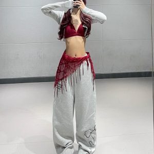 K-pop Dance Outfit for Women: Short Cardigan & Light Gray Graffiti Print Straight-Leg Sweatpants - Casual Sportswear Set