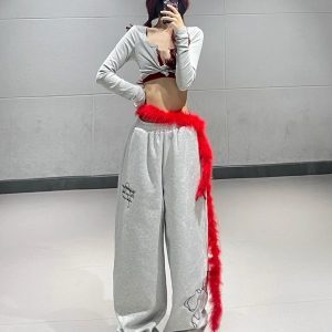 K-pop Dance Outfit for Women: Short Cardigan & Light Gray Graffiti Print Straight-Leg Sweatpants - Casual Sportswear Set