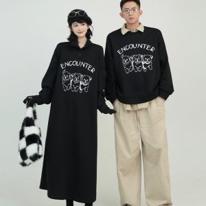 Korean Style Black Printed Fleece Sweatshirt for Men and Women, Versatile Loose Round Neck Pullover, Long Sleeve Autumn Winter Top