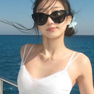 Korean-Style Cat-Eye Sunglasses for Women, Trendy Large Frame, Flattering for Round & Square Faces, Perfect for Beach Travel, 2024 Model