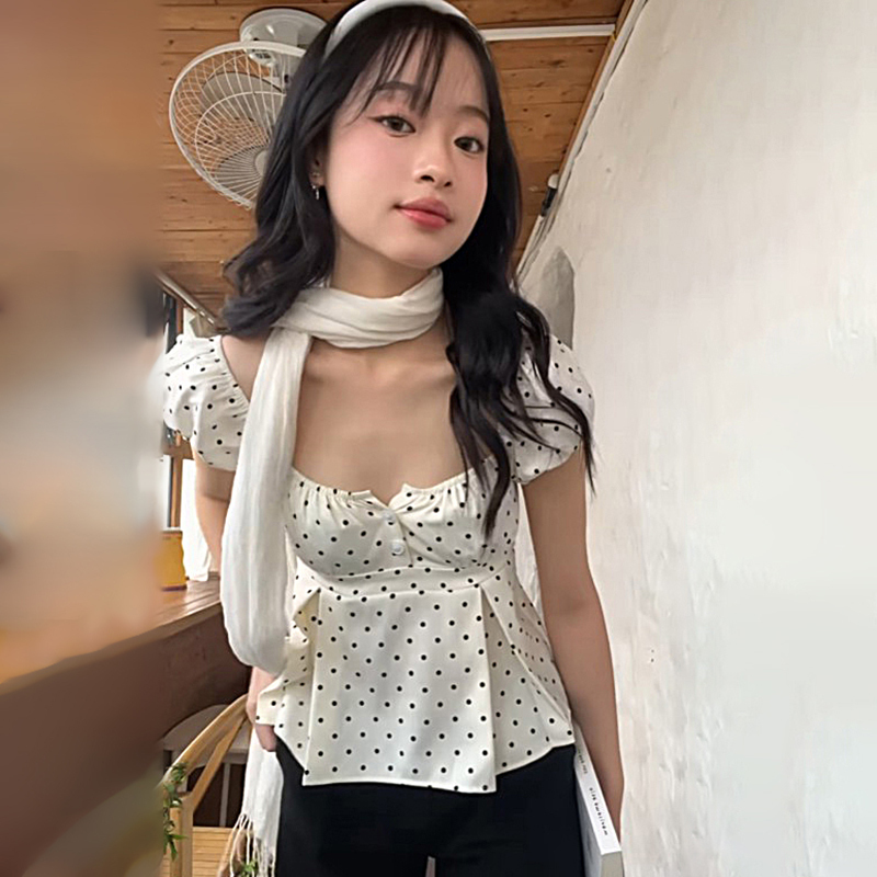 Korean-Style Color-Blocking Polka Dot Low Square Neck T-Shirt with Puff Sleeves - Versatile Loose Short Top for Effortless Chic