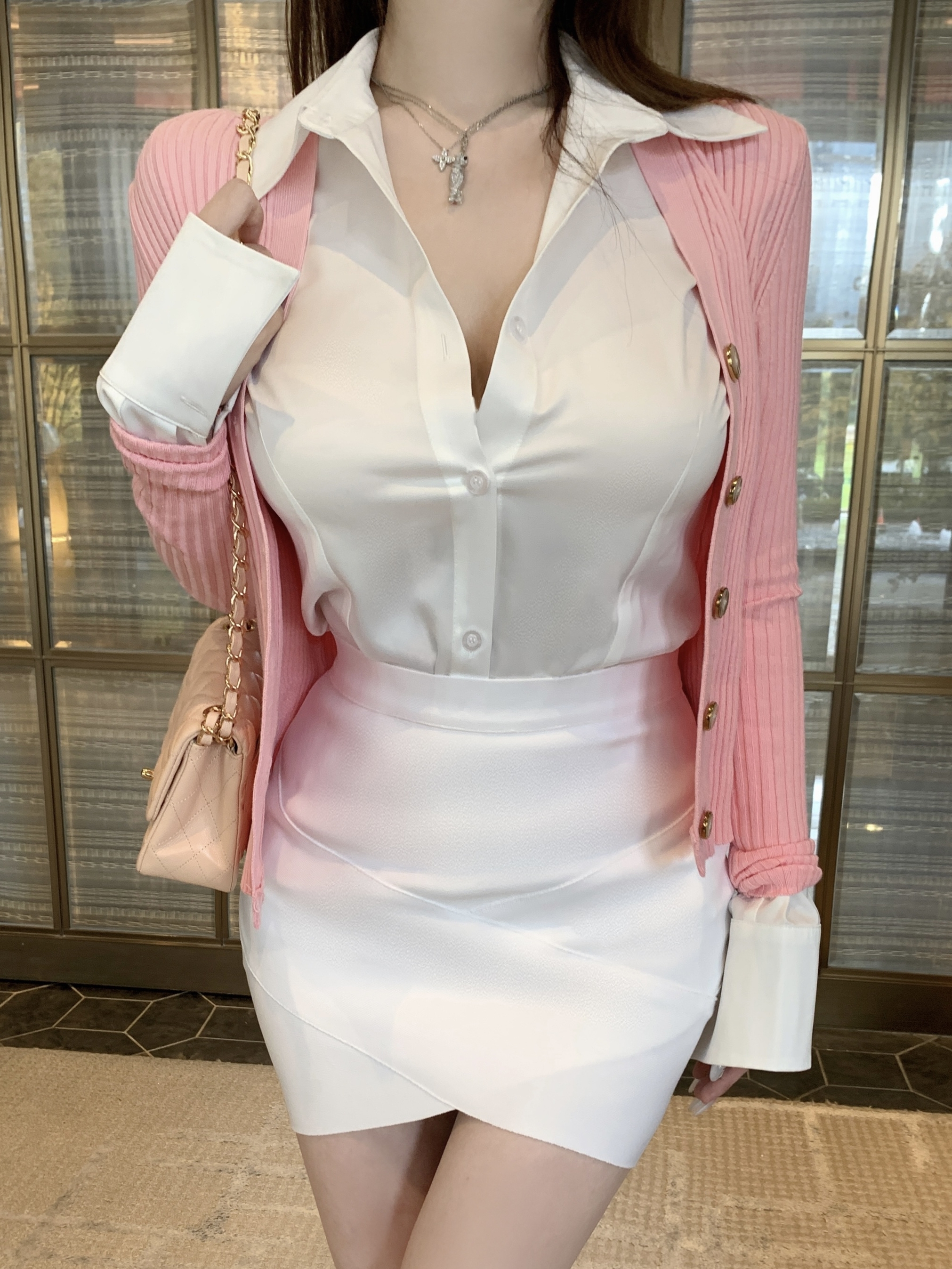 Korean Style Mulberry Silk Knitted V-Neck Cardigan Coat for Women - Glossy Wool Design, Chic Secretary Look, Elegant Fashion