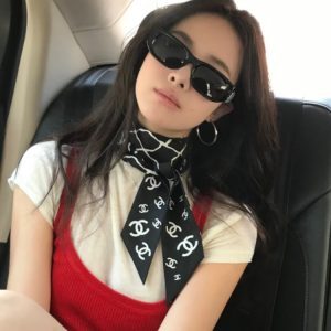 Korean-Style Retro Cat-Eye Black and White Color-Blocking Sunglasses for Women - Flattering Narrow Frame for Round Faces, Trendy Fashion Accessory
