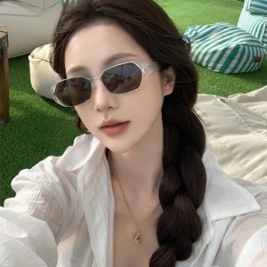 Korean-Style Retro Small Ice Cube Sunglasses for Women - Square Frame, Flattering for Round Faces, Fashionable UV Protection Eyewear