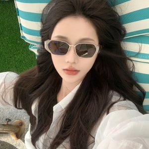 Korean-Style Retro Small Ice Cube Sunglasses for Women - Square Frame, Flattering for Round Faces, Fashionable UV Protection Eyewear
