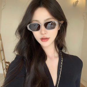 Korean-Style Retro Small Ice Cube Sunglasses for Women - Square Frame, Flattering for Round Faces, Fashionable UV Protection Eyewear