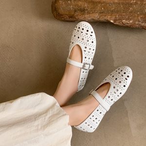 Korean-Style Sea Breeze Evening Shoes, Soft-Sole Hollow Mary Jane with Round Toe & Single Buckle for Comfortable Wear