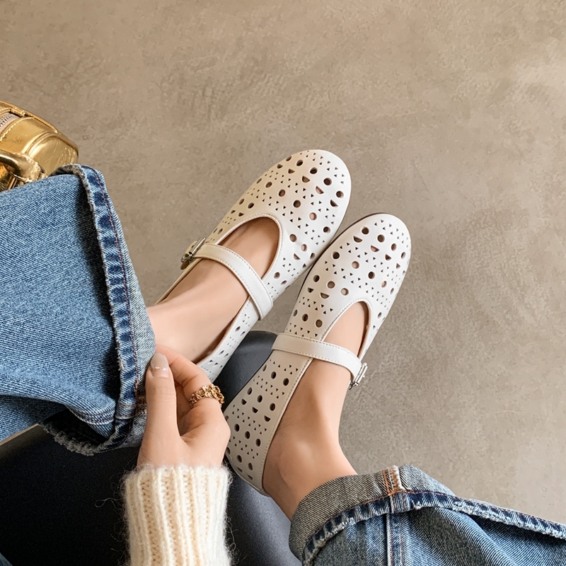 Korean-Style Sea Breeze Evening Shoes, Soft-Sole Hollow Mary Jane with Round Toe & Single Buckle for Comfortable Wear