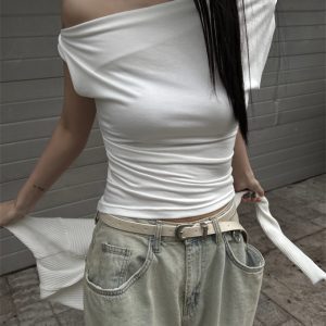Korean Style Slim-Fitting White Basic T-Shirt for Women with Diagonal Off-Shoulder Design and Short Sleeves, Summer Versatile Top
