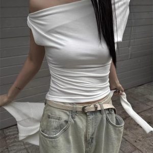 Korean Style Slim-Fitting White Basic T-Shirt for Women with Diagonal Off-Shoulder Design and Short Sleeves, Summer Versatile Top