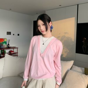 Korean Style U-Neck Knitted Two-Piece Top for Women - Flattering Loose Fit, Stylish Short Design for Casual Wear