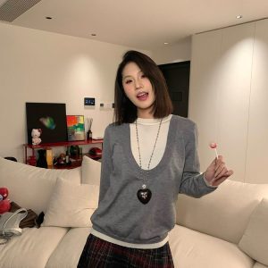 Korean Style U-Neck Knitted Two-Piece Top for Women - Flattering Loose Fit, Stylish Short Design for Casual Wear