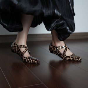 Leopard Print Mary Jane Flat Shoes for Women, Low Heel Cross Strap, Versatile Everyday Style, 2 cm, Ideal for All Seasons