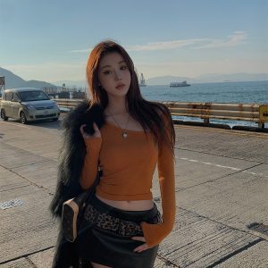 Leopard Print Slim Short Skirt for Women - Retro Street Style Fashionable Belted Design