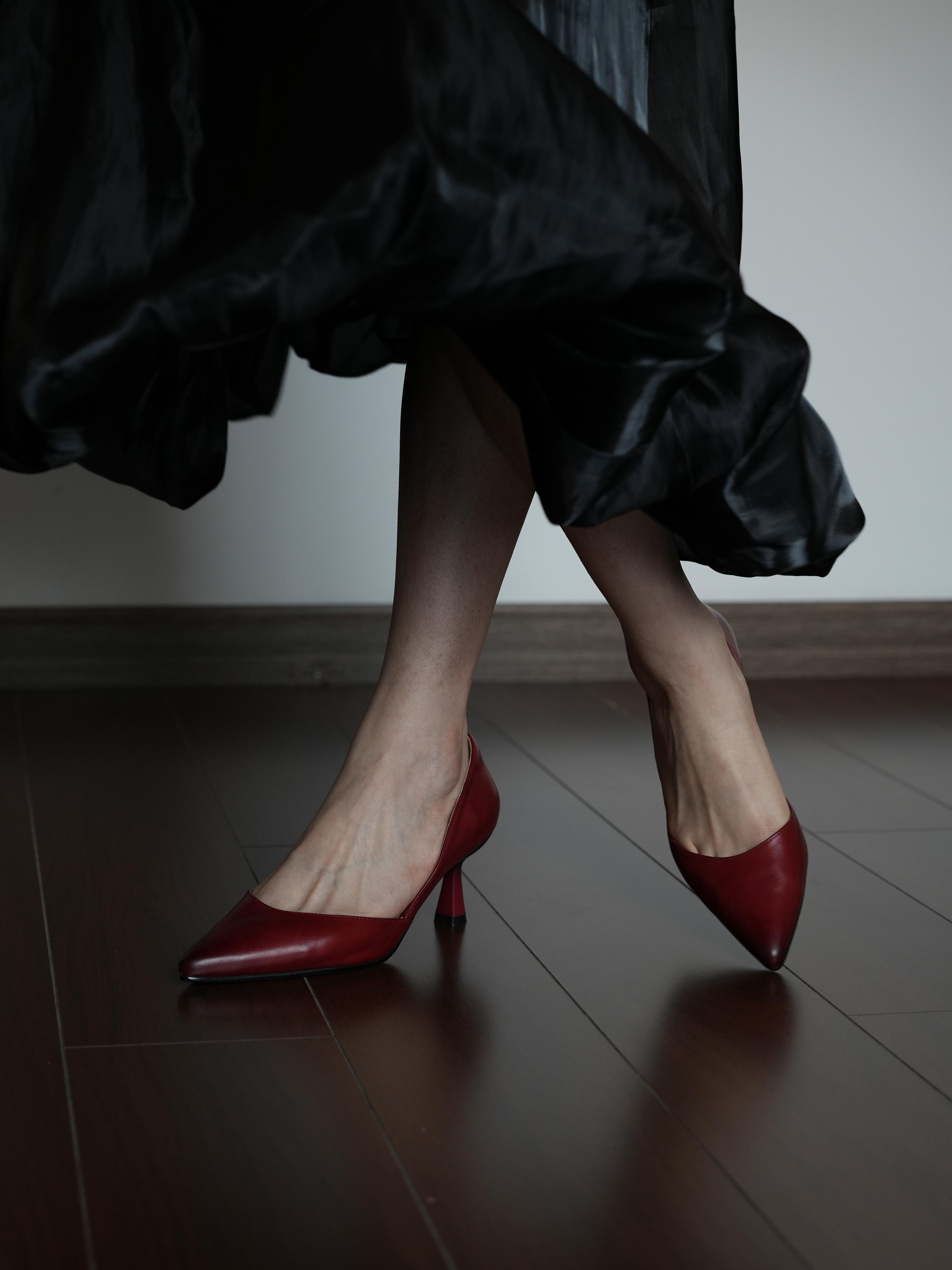 Light Retro Pointed Toe Shallow Mouth Heels for Women - Thin Mid Heels, Simple Hollow V Buckle, Work Shoes, Y2K Style
