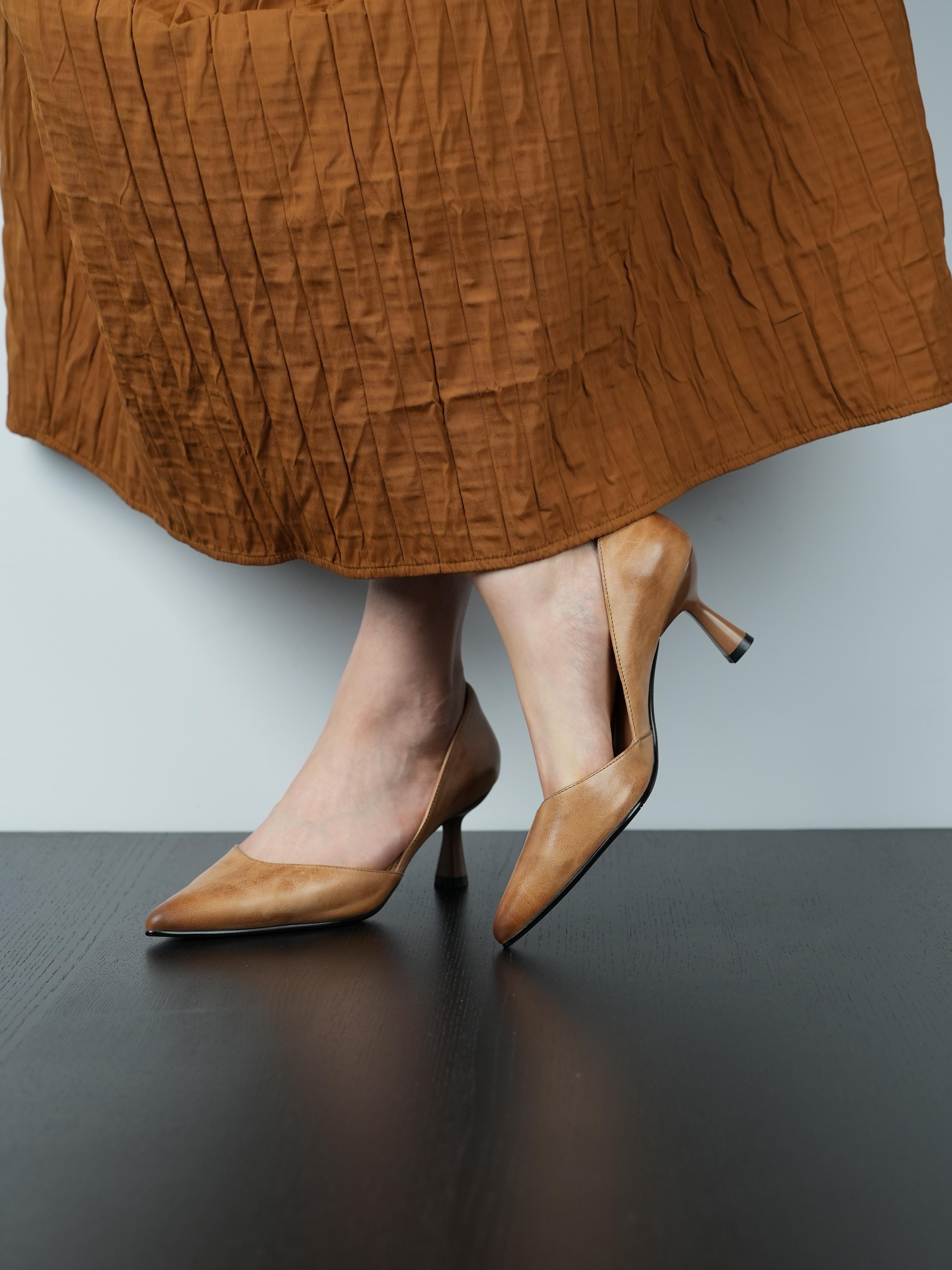Light Retro Pointed Toe Shallow Mouth Heels for Women - Thin Mid Heels, Simple Hollow V Buckle, Work Shoes, Y2K Style