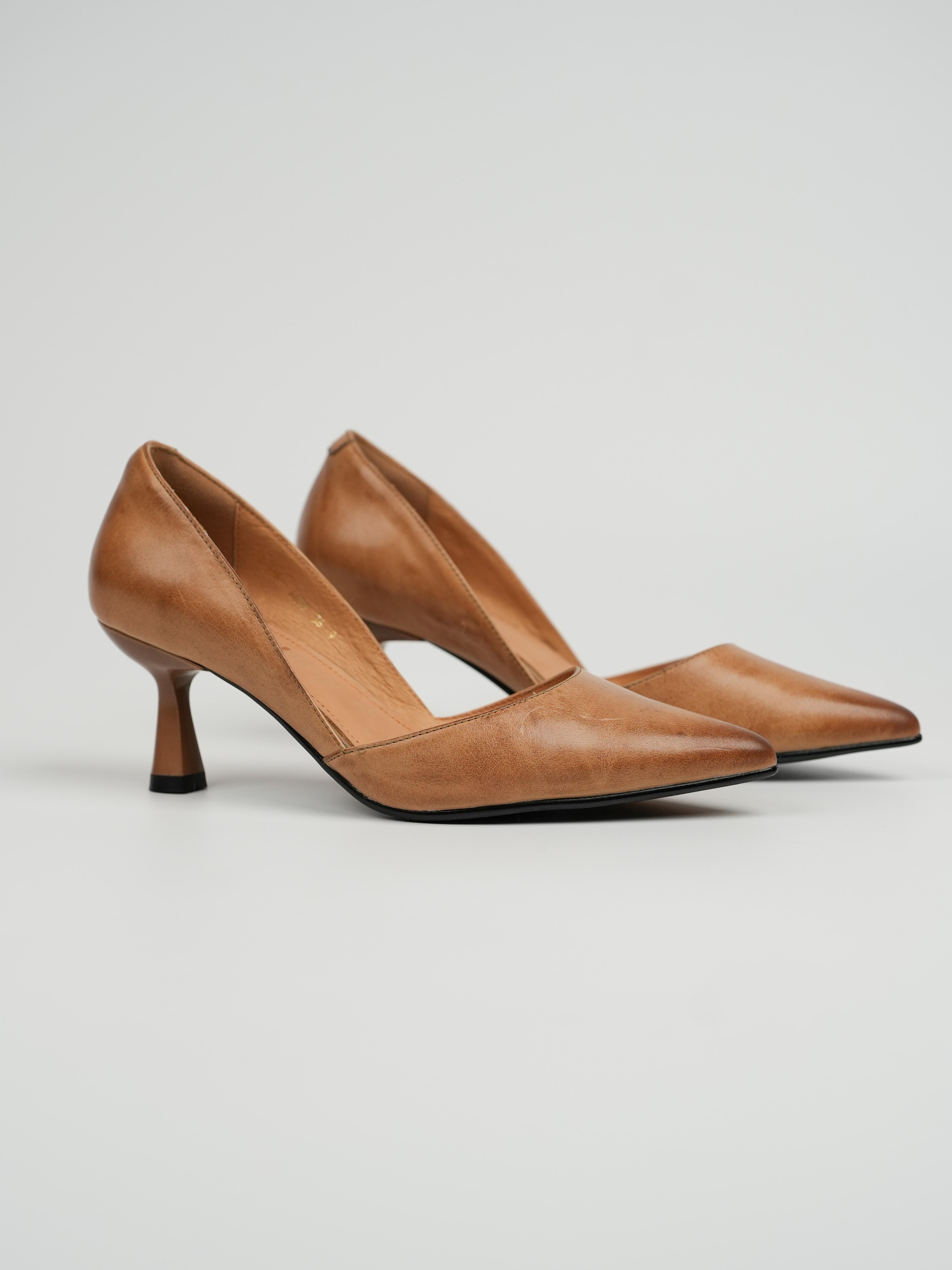 Light Retro Pointed Toe Shallow Mouth Heels for Women - Thin Mid Heels, Simple Hollow V Buckle, Work Shoes, Y2K Style
