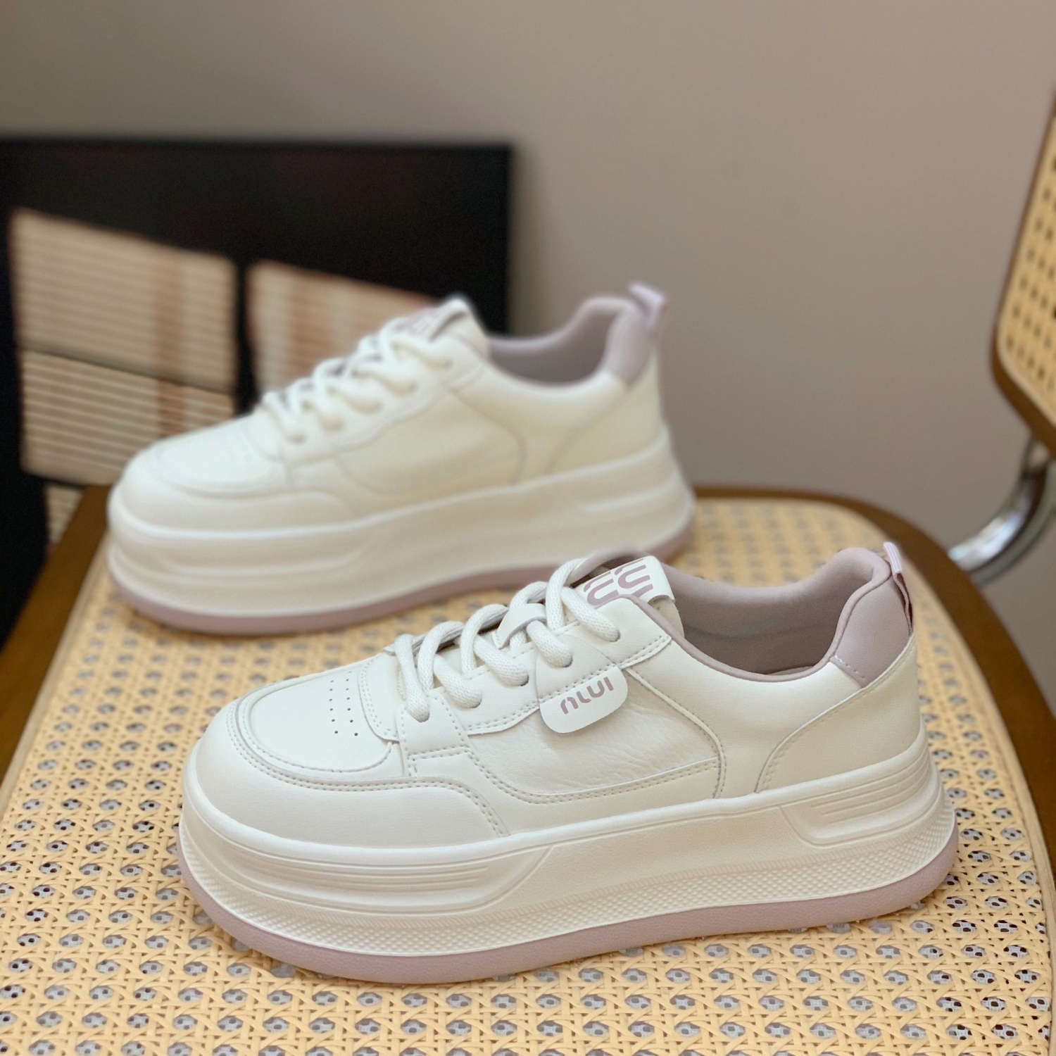 Lightweight Lace-Up Genuine Leather Thick-Soled Casual White Shoes for Women - Versatile, Comfortable, Breathable Spring 2025 Style