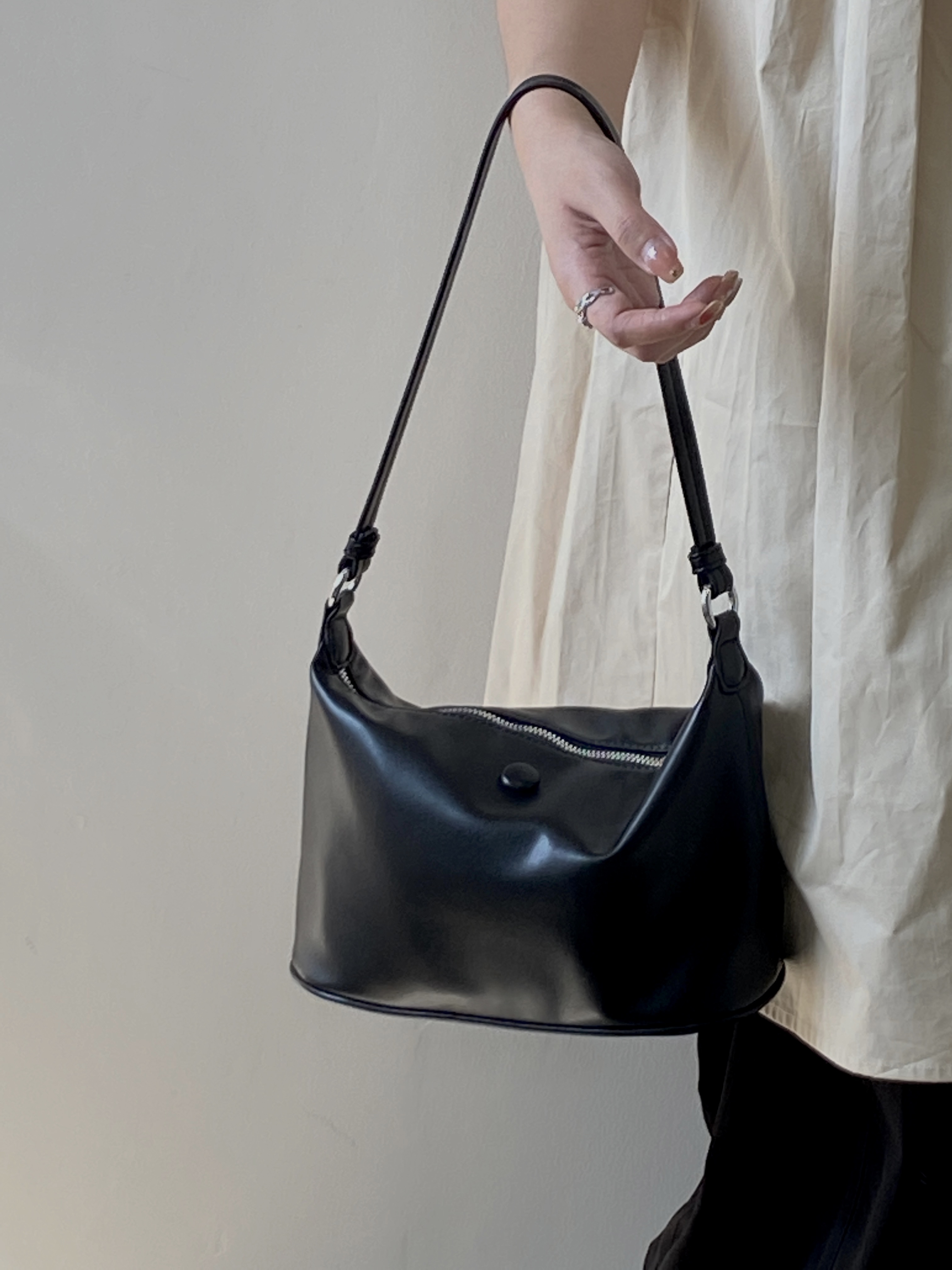 Lightweight Women's Dumpling Bag - Versatile Hand-Held & Underarm Shoulder Small Bag for Trendy 2025 Fashion