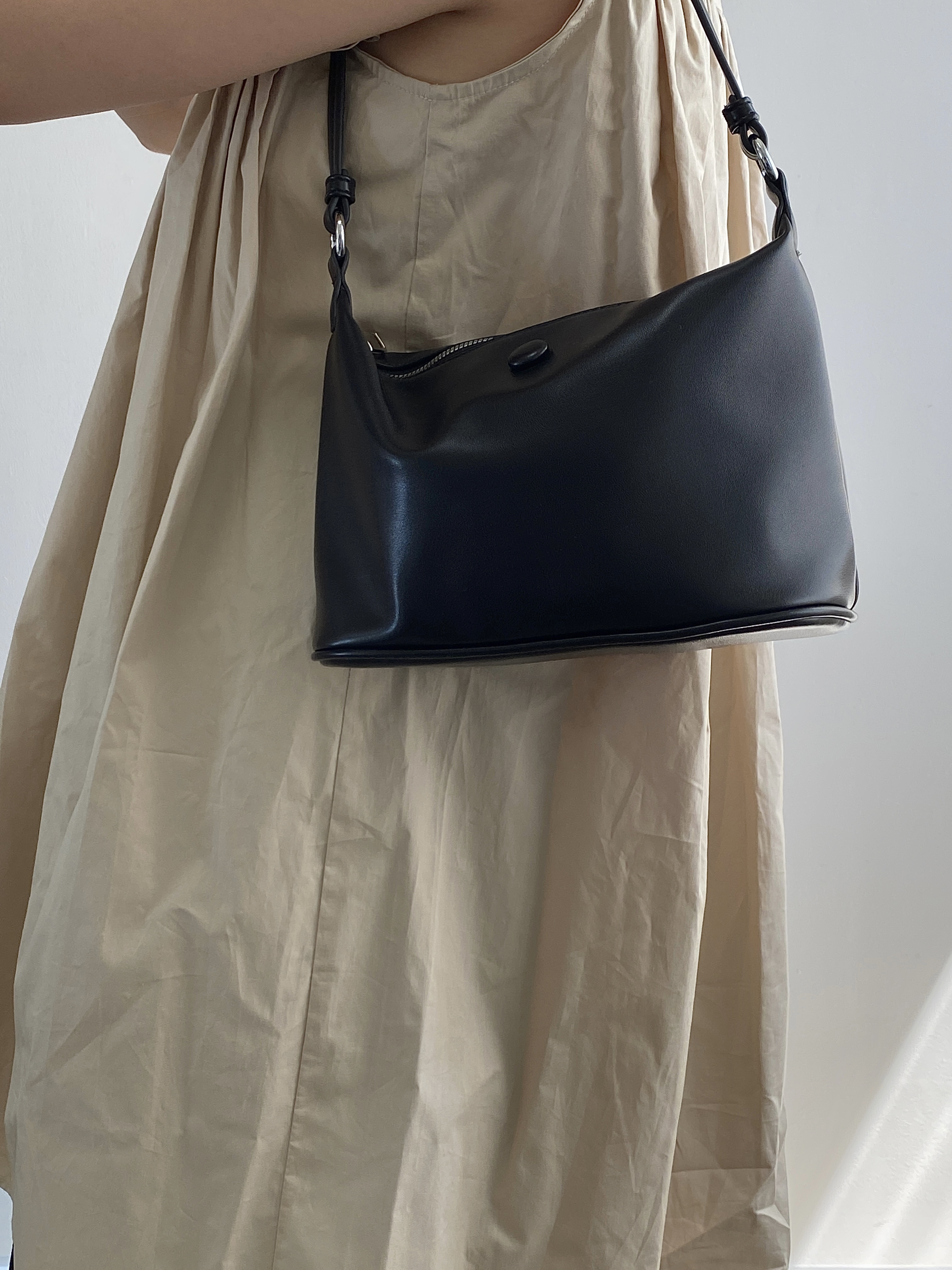 Lightweight Women's Dumpling Bag - Versatile Hand-Held & Underarm Shoulder Small Bag for Trendy 2025 Fashion