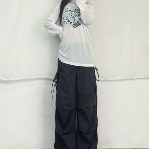 Loose Long-Sleeve T-Shirt for Women, Lazy Style with White Heart Print, Casual 90s-Inspired Fashion Top
