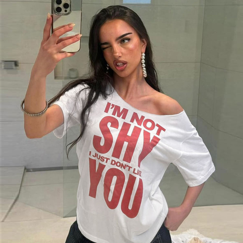 Loose White T-Shirt with Letter Print, Off-Shoulder Design, Casual Summer Top for Stylish Girls, Trendy Y2K Fashion