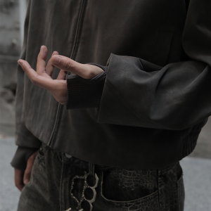 Matte Effect Ribbed Sleeve Leather Jacket with Raglan Structure and Ribbed Cuffs - Chic Fur Coat Style for a Bold Look