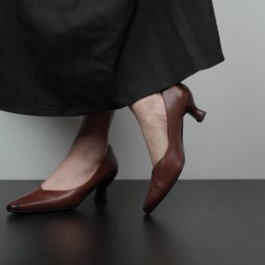 Mid-Heel Black Square Toe Shallow Mouth Women's Shoes - Versatile Office Footwear for Commuting and Everyday Style
