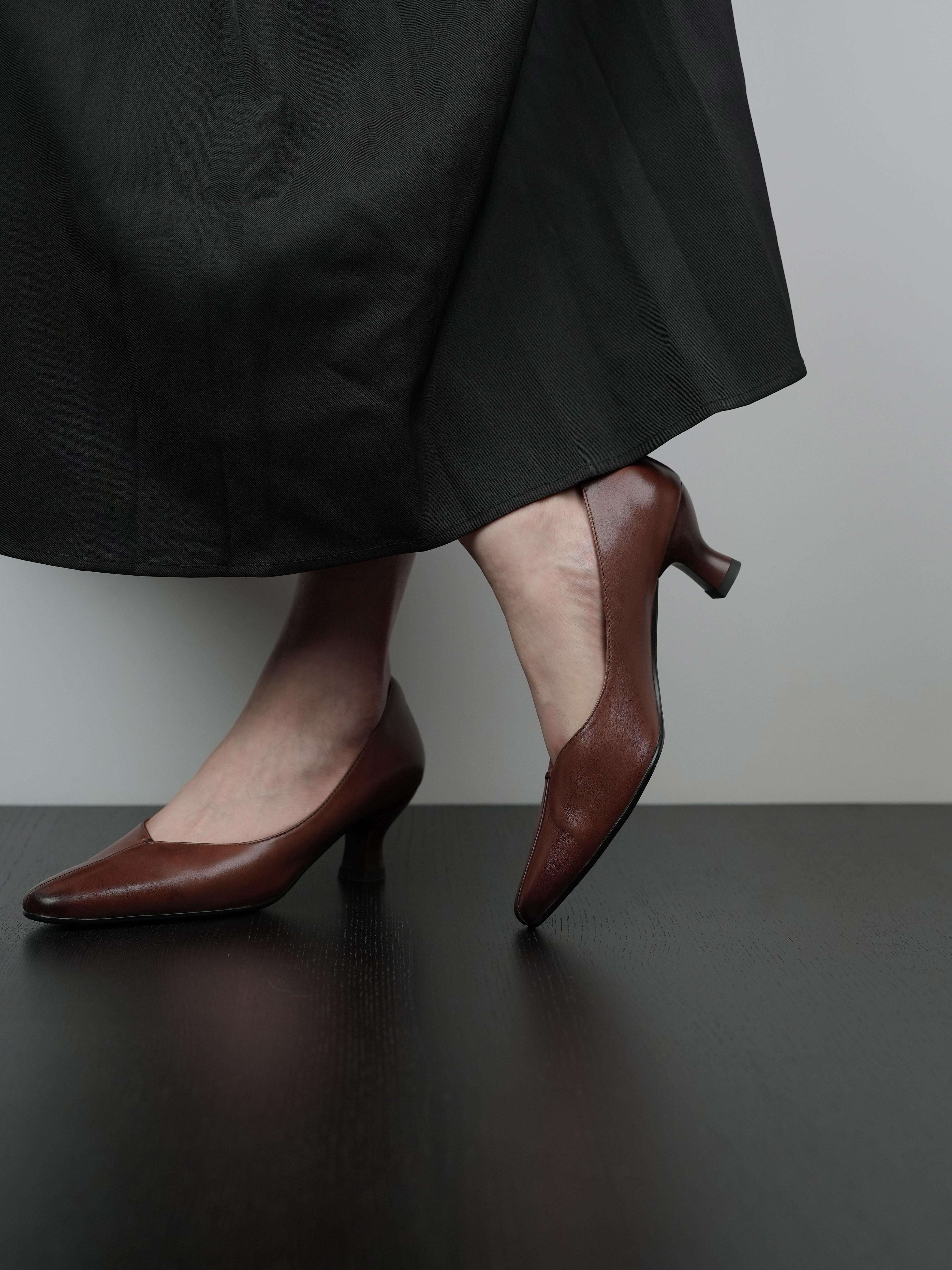 Mid-Heel Black Square Toe Shallow Mouth Women's Shoes - Versatile Office Footwear for Commuting and Everyday Style