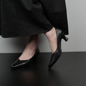 Mid-Heel Black Square Toe Shallow Mouth Women's Shoes - Versatile Office Footwear for Commuting and Everyday Style