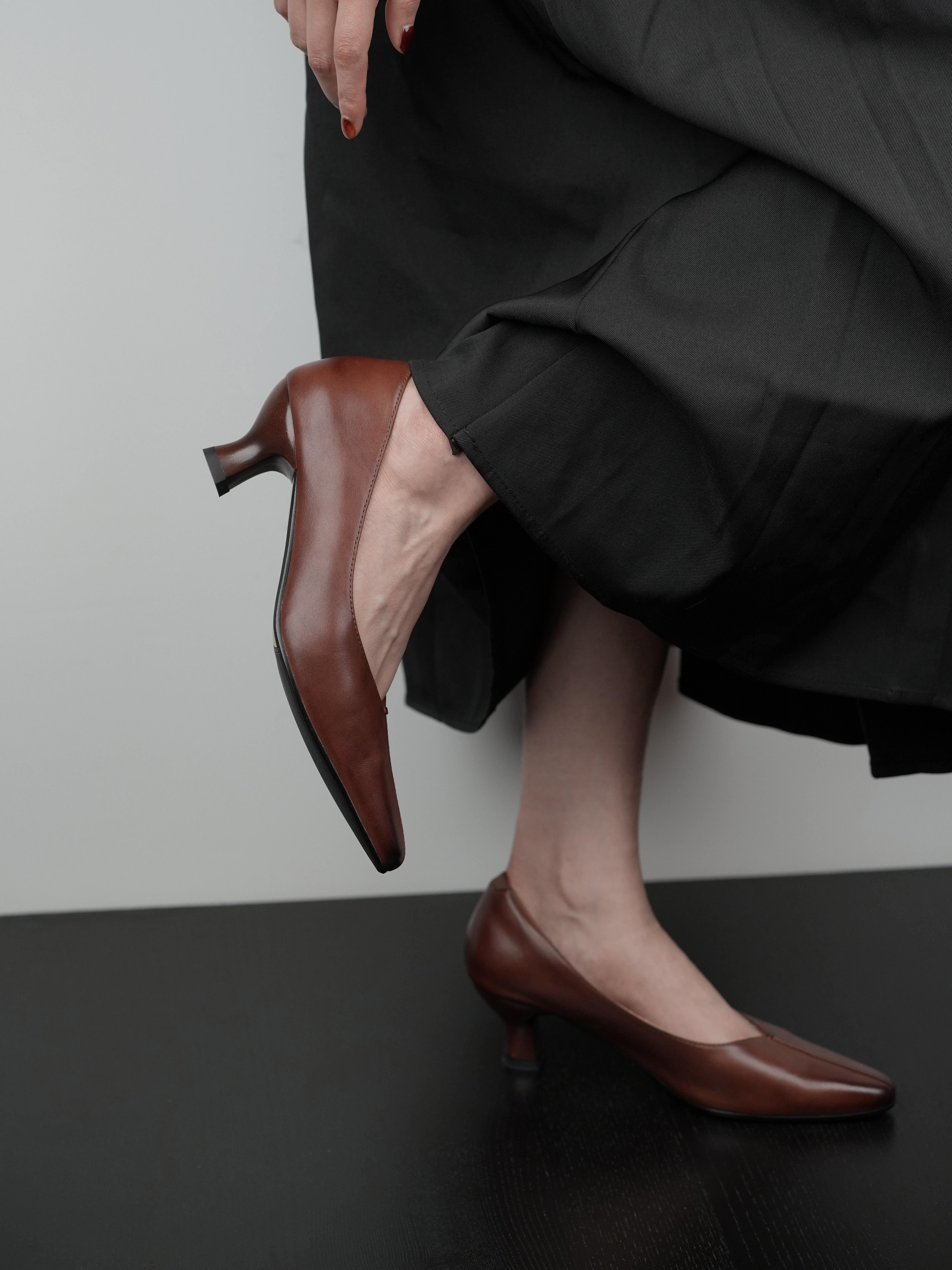 Mid-Heel Black Square Toe Shallow Mouth Women's Shoes - Versatile Office Footwear for Commuting and Everyday Style