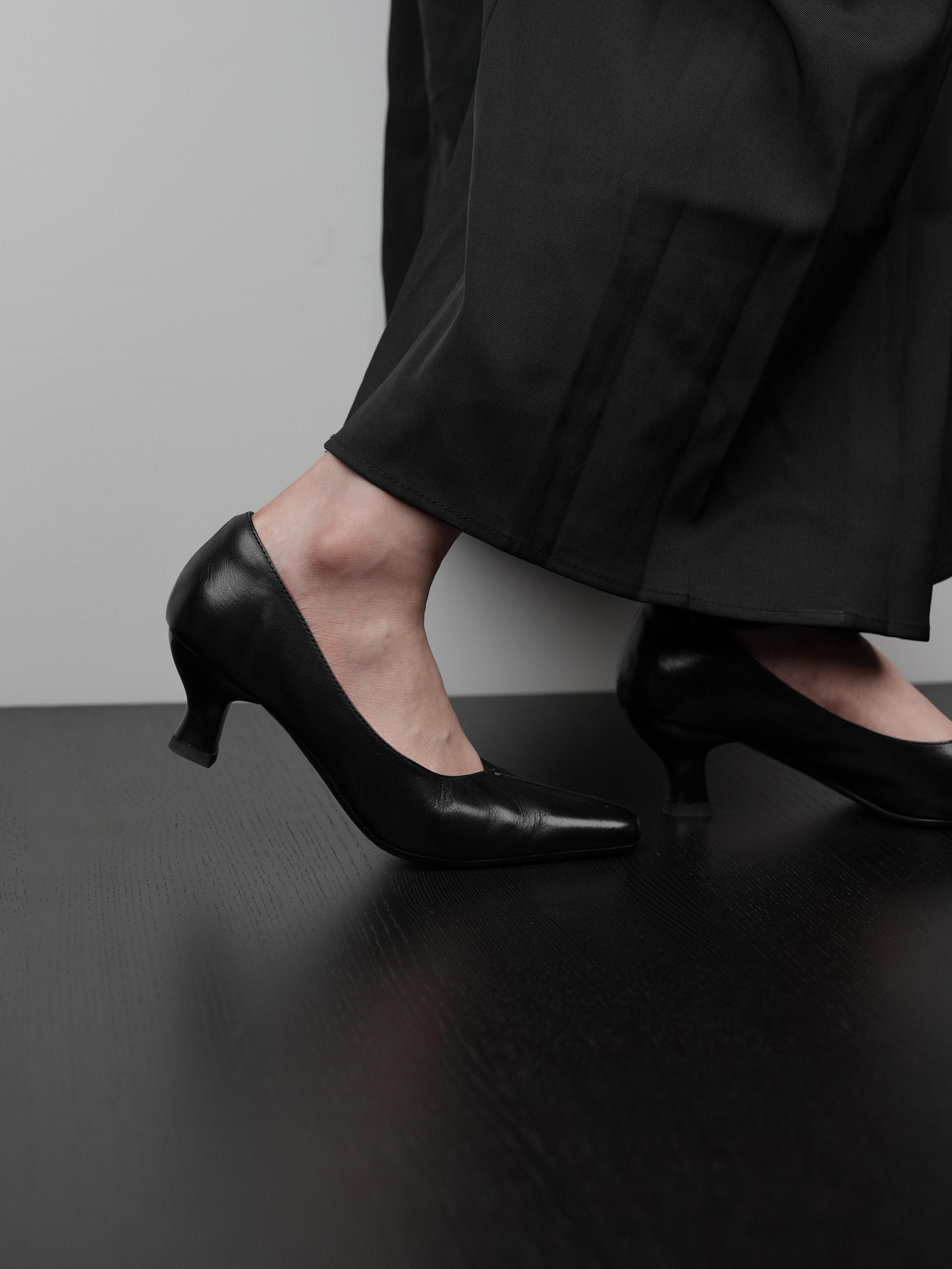 Mid-Heel Black Square Toe Shallow Mouth Women's Shoes - Versatile Office Footwear for Commuting and Everyday Style