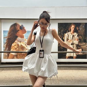 Minimalist Floral Bud Dress - Cool Hot Girl Waist-Defining Slim Fit French Sleeveless Vest for Y2K and 90s Style