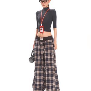 Minimalist Mid-High Neck Knitted Top for Women - Slim Fit Base Layer, Spring Fashion Essential, High-End Feel, Sexy Style