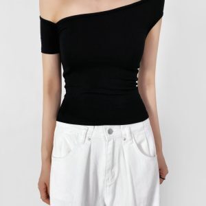 Off-Shoulder Short Sleeve T-Shirt for Women with Jazz Street Dance Design, Slim Fit Flattering Top, Summer 2025 Fashion